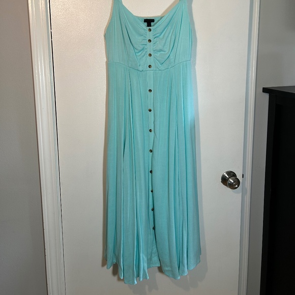 Torrid Textured Woven Midi Dress - Picture 5 of 12